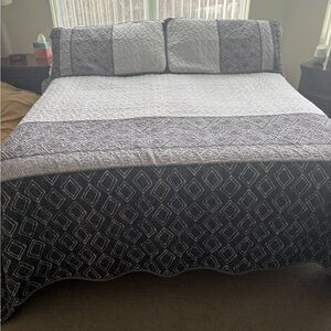 Amazon Essentials Black and White Diamond Quilt Set